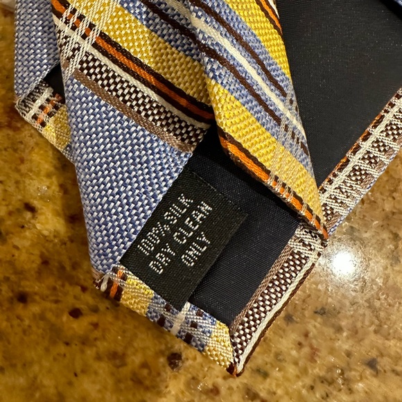 NWT👔TOM JAMES STRIPED BLUE, YELLOW, WHITE AND RED SILK NECKTIE - Picture 3 of 5
